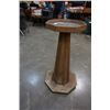 Image 2 : WOOD PEDESTAL