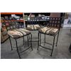Image 2 : 3 METAL STOOLS