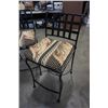 Image 8 : 3 METAL STOOLS