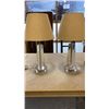 Image 2 : PAIR OF MODERN ACRYLIC TABLE LAMPS