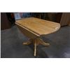Image 14 : ROUND MAPLE DROLEAF DINING TABLE WITH 4 CHAIRS
