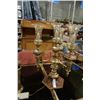 Image 2 : UNIQUE CENTERPIECE TABLE LAMP WITH MINI COMPANION SET