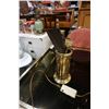 Image 3 : UNIQUE CENTERPIECE TABLE LAMP WITH MINI COMPANION SET