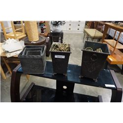 5 DECORATIVE METAL AND SMALL METAL STANDS