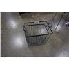 Image 1 : 2 RECTANGULAR WIRE BASKETS