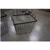 Image 3 : 2 RECTANGULAR WIRE BASKETS