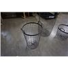 Image 3 : 3 CIRCULAR WIRE BASKETS