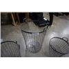 Image 4 : 3 CIRCULAR WIRE BASKETS