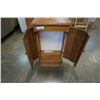 Image 3 : SMALL OAK LIGHTED CABINET
