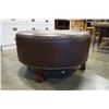 Image 3 : STUDDED TUFTED ROUND LEATHER OTTOMAN