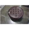 Image 4 : STUDDED TUFTED ROUND LEATHER OTTOMAN