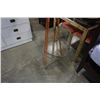 Image 3 : 6 FOOT TRIPOD FLOOR LAMP