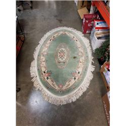 OVAL FRINGED AREA RUG