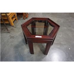 GLASSTOP HEXAGON ENDTABLE