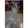 Image 1 : 20 INCH TALL MARTINI GLASS