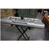 Image 8 : YAMAHA KEYBOARD AND STAND