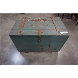 VINTAGE WOOD TRUNK