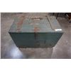 Image 1 : VINTAGE WOOD TRUNK