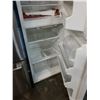 Image 3 : WHITE MAYTAG PERFORMANCE REFRIDGERATOR - APPPX 28 INCHES ACROSS