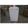Image 2 : WHITE DANBY BAR FRIDGE