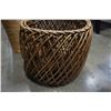 Image 7 : WICKER BASKET AND HAMPERS