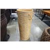 Image 8 : WICKER BASKET AND HAMPERS