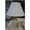 Image 2 : 2 PORCELAIN TABLE LAMPS