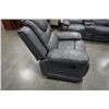 Image 18 : GREY LEATHER RECLINER WITH CENTER CONSOLE AND RECLINING ARMCHAIR