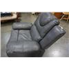 Image 21 : GREY LEATHER RECLINER WITH CENTER CONSOLE AND RECLINING ARMCHAIR