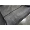 Image 22 : GREY LEATHER RECLINER WITH CENTER CONSOLE AND RECLINING ARMCHAIR