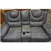 Image 4 : GREY LEATHER RECLINER WITH CENTER CONSOLE AND RECLINING ARMCHAIR