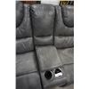 Image 7 : GREY LEATHER RECLINER WITH CENTER CONSOLE AND RECLINING ARMCHAIR