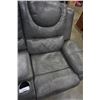 Image 8 : GREY LEATHER RECLINER WITH CENTER CONSOLE AND RECLINING ARMCHAIR