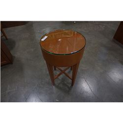 18" DIAMETER GLASSTOP END TABLE