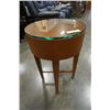 Image 4 : 18" DIAMETER GLASSTOP END TABLE