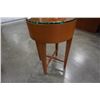 Image 6 : 18" DIAMETER GLASSTOP END TABLE