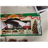 Image 2 : LOT OF VINTAGE CHRISTMAS DECORATIONS AND TRAIN TRACK