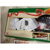 Image 3 : LOT OF VINTAGE CHRISTMAS DECORATIONS AND TRAIN TRACK