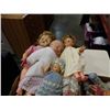 Image 2 : 2 TRAYS OF DOLLS