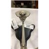 Image 10 : PEWTER FRANKLIN MINT STARSHIP ENTERPRISE AND KLINGON CRUISER FIGURES ON STANDS