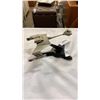 Image 11 : PEWTER FRANKLIN MINT STARSHIP ENTERPRISE AND KLINGON CRUISER FIGURES ON STANDS