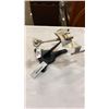Image 7 : PEWTER FRANKLIN MINT STARSHIP ENTERPRISE AND KLINGON CRUISER FIGURES ON STANDS