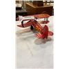 Image 8 : RED METAL PLANE