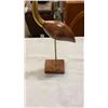 Image 4 : 2 BRASS AND WOOD BIRD FIGURES