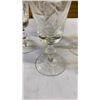Image 10 : TRAY OF CRYSTAL AND COLORED GLASSES