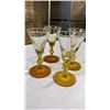 Image 8 : TRAY OF CRYSTAL AND COLORED GLASSES