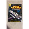 Image 2 : BINDER OF COLLECTOR CARDS AND GIANT BATTLESTAR GALACTICA COMIC