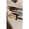Image 3 : 4 VINTAGE KNIVES