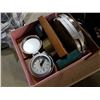 Image 2 : TRAY OF CLOCKS AND TRAY OF TRIMMERS