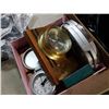 Image 3 : TRAY OF CLOCKS AND TRAY OF TRIMMERS